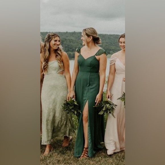 🌲Forest Green Floor Length Dress🌲 - Picture 4 of 4